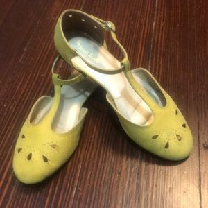 ModCloth Yellow T-Strap Flat Size 9